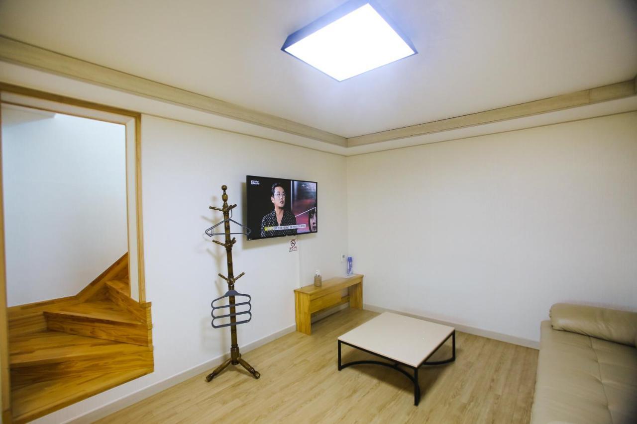 Tov Pension Seogwipo Exterior photo